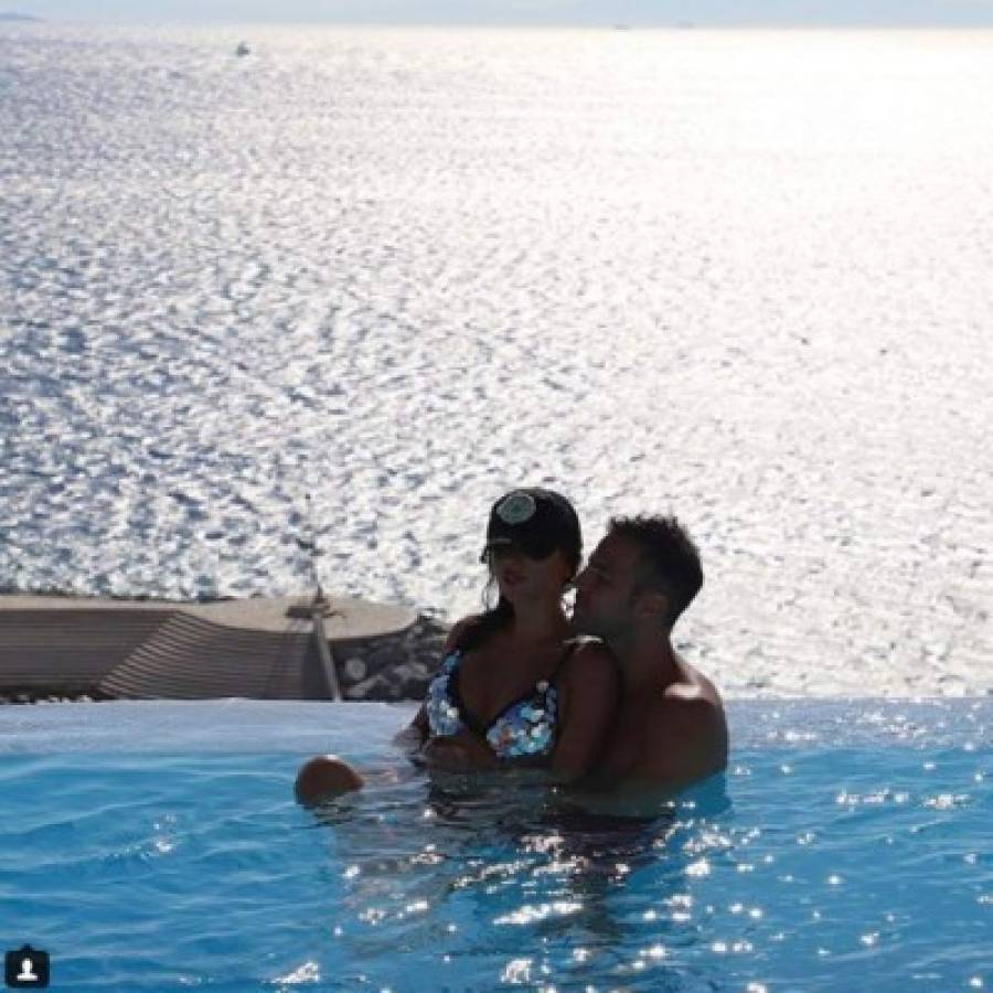 Daniella Semaan deslumbra junto con Antonela Rocuzzo en sus vacaciones en Grecia