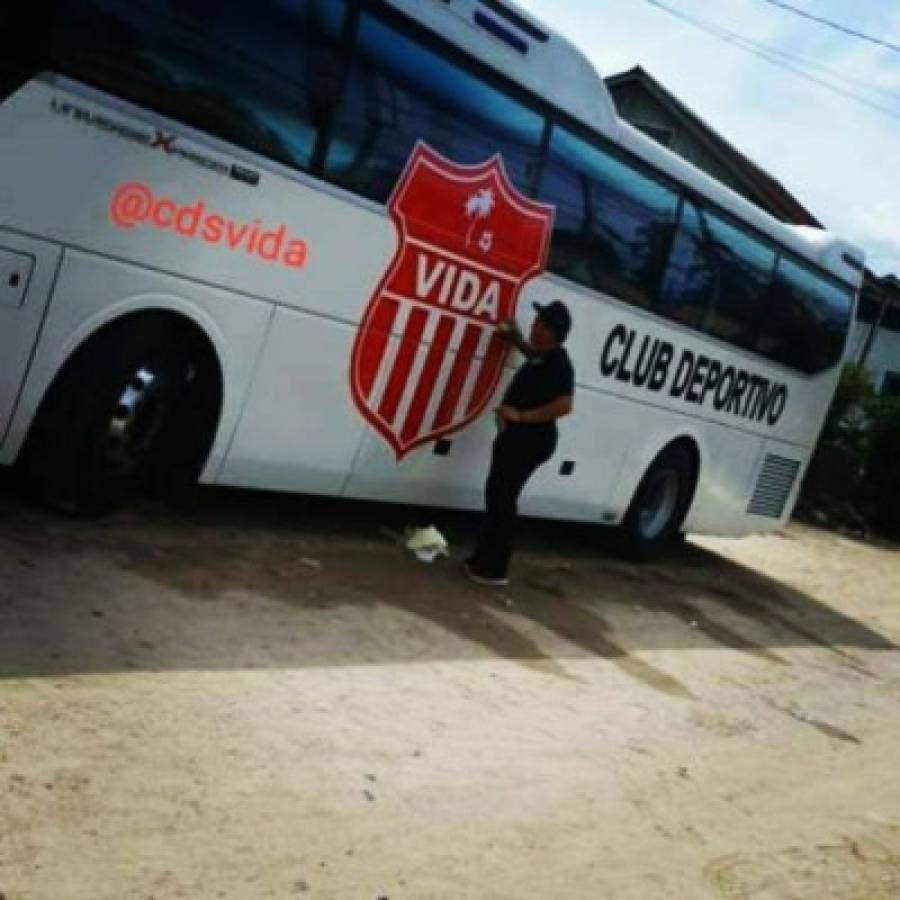 Fotos: Así es por dentro y por fuera el lujoso autobús del Vida que fue bautizado como 'Pololo'