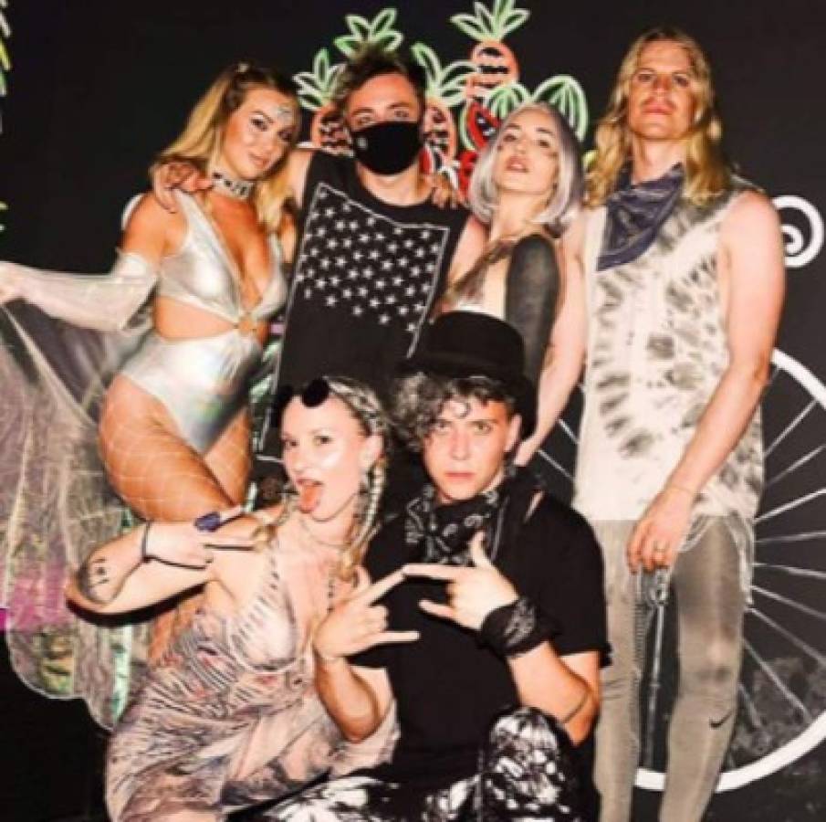 ¡Desenfrenada! Dua Lipa se monta fiestón en Ibiza tras cumplir 23 años