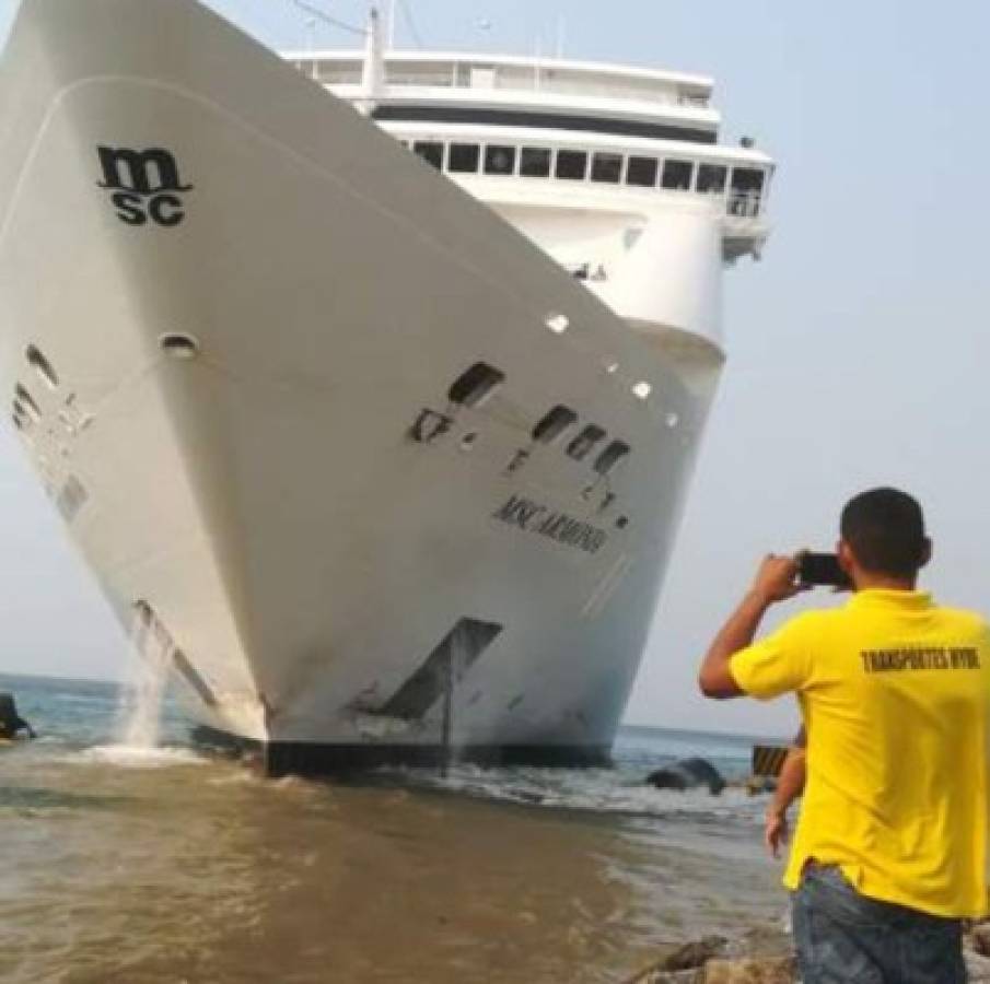 EN FOTOS: Así quedó el crucero tras estrellarse con muelle en Roatán
