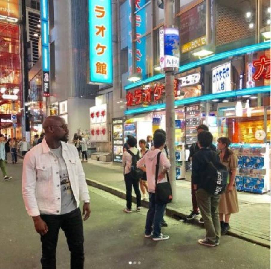 Floyd Mayweather presume de su lujosas vacaciones en Tokio, Hong Kong y Dubái