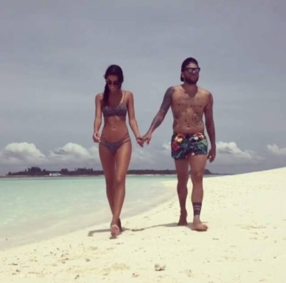 Las fotos 'hot' de la mujer de Dani Alves en sus vacaciones en las Maldivas