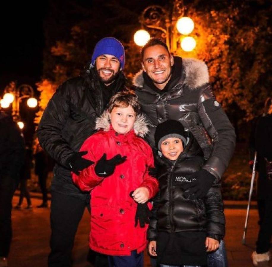 FOTOS: Keylor Navas disfruta de Disneyland en París junto a su 'hermano' Neymar