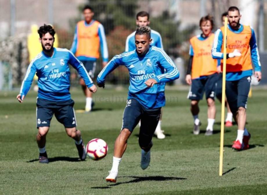 FOTOS: El cariño a Benzema, la primera charla y el aplauso a Ramos en el primer entrenamiento de Zidane en el Real Madrid