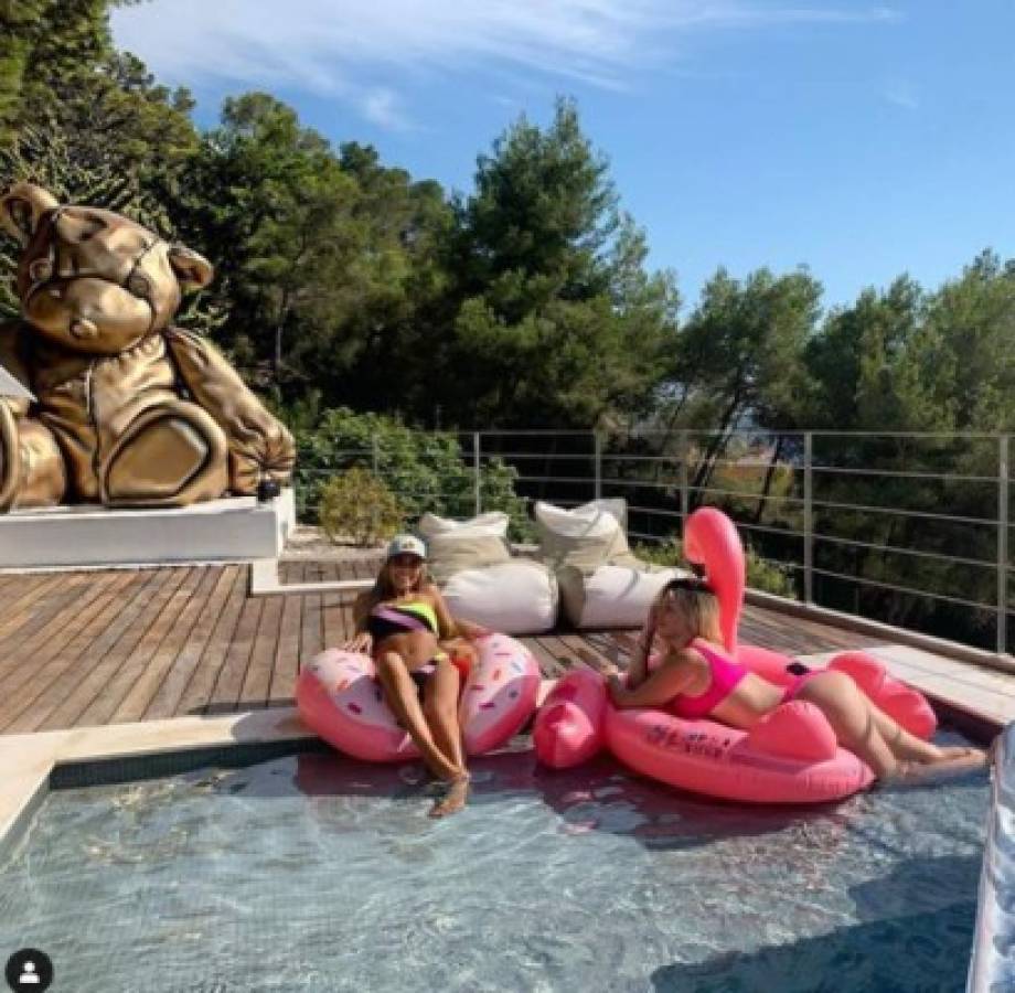 Wanda Nara y Andrea Salas deslumbran en sus vacaciones en Ibiza con Keylor Navas e Icardi