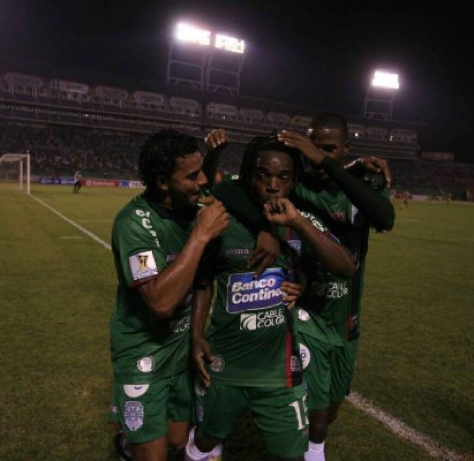 Walter pery Martinez Celebra el primer gol en la victoria de Marathon de 2 a 0 a los Pumas de Mexico en la concachampion.