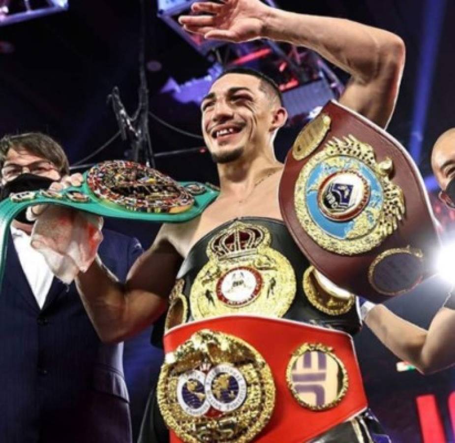 Las otras fotos del histórico triunfo de Teófimo López: se arropa con la bandera de Honduras y las lágrimas de Lomachenko