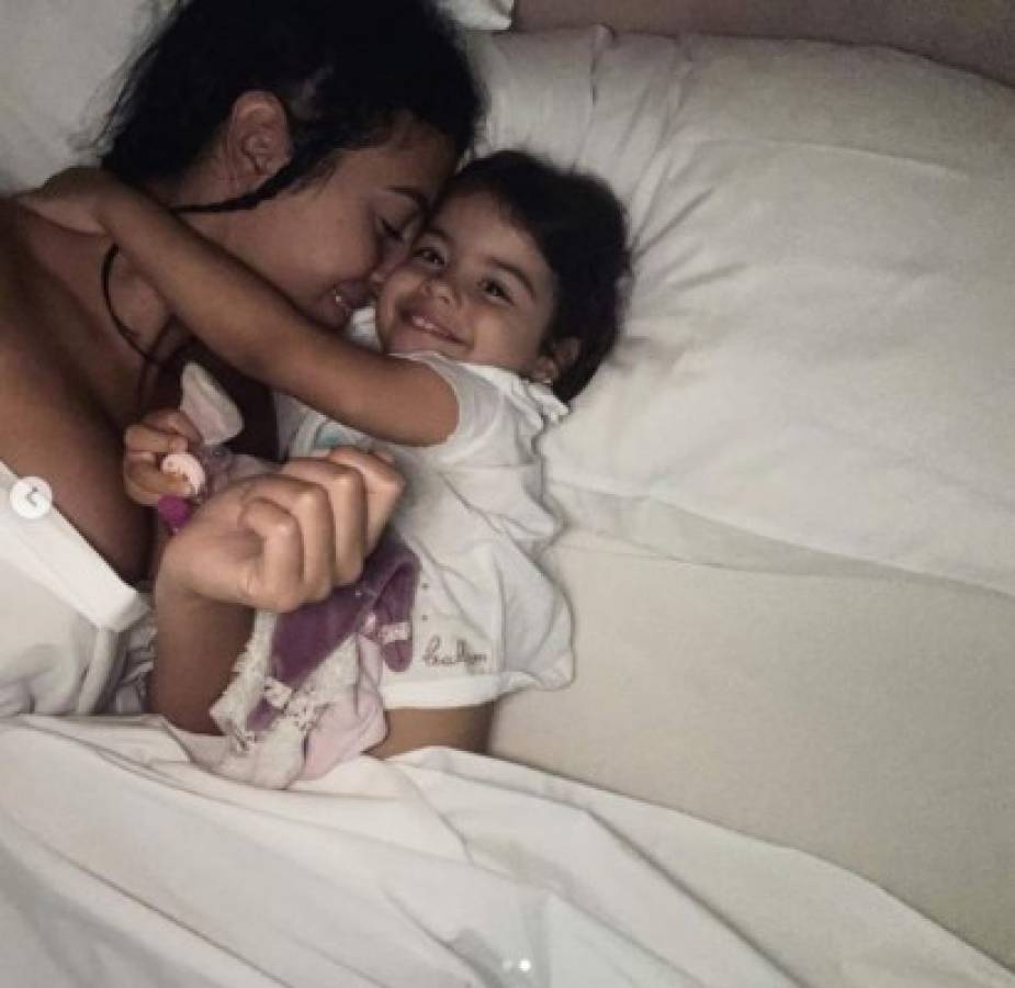 Las fotos más 'fogosas' de Georgina Rodríguez en la cama que comparte con Cristiano Ronaldo