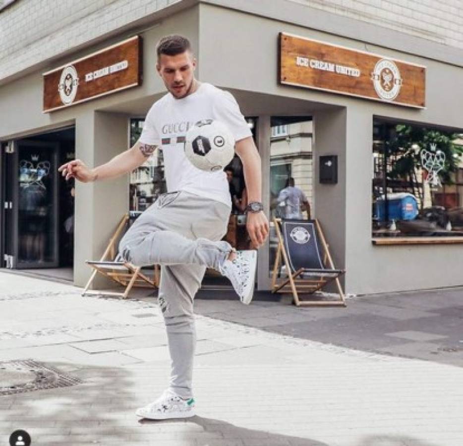 Podolski, de campeón del mundo con Alemania a dueño de una heladería y modelo