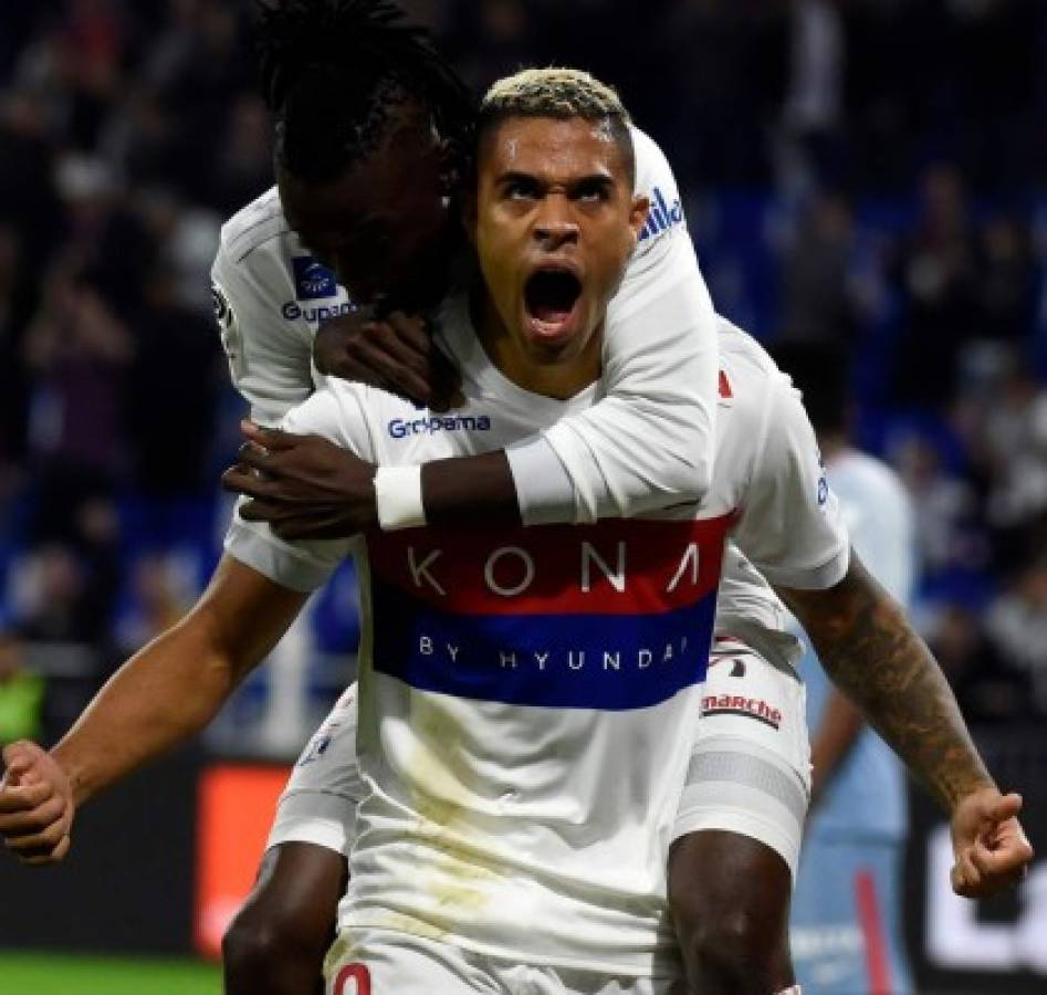 Lyon's Spanish forward Mariano Diaz celebrates after scoring a goal during the French L1 football match between Lyon (OL) and Monaco (ASM), on October 13, 2017 at the Groupama stadium in Decines-Charpieu near Lyon, southeastern France. / AFP PHOTO / JEAN-PHILIPPE KSIAZEK