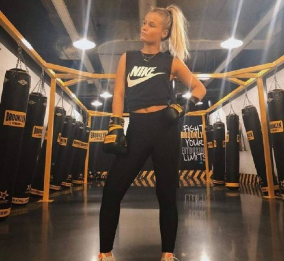 SEXY: Ella es Mikky Kiemeney, la novia del futbolista Frankie de Jong