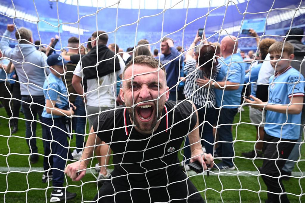 Así se festeja una Premier League: Guardiola llora y la tremenda locura en el City tras conseguir el título