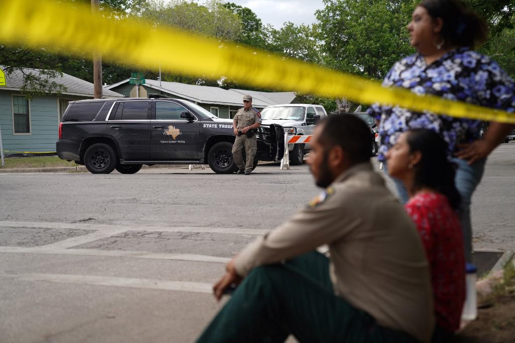 Pesadilla en Texas: las duras imágenes del tiroteo provocado por un joven de 18 años en una escuela y dejando 21 muertos