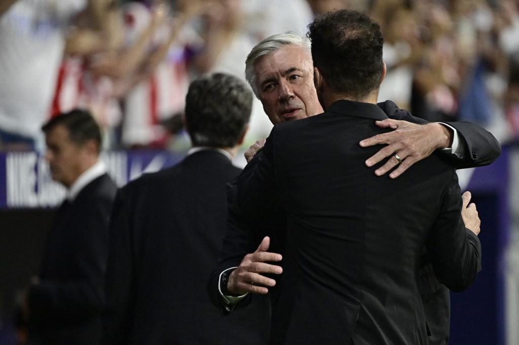 Ancelotti responde al cumplido ‘envenenado’ de Simeone tras el triunfo del Real Madrid: ‘‘Si él dice que defendimos bien con bloque bajo...’’