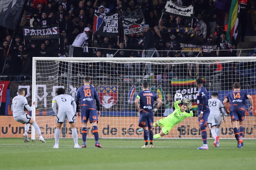 La facilidad de Messi para anotar y Mbappé falla dos penales en la victoria del PSG ante el Montpellier en Francia