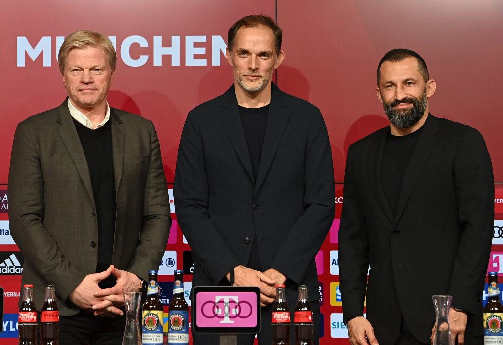 Oliver Kahn y Hasan Salihamidzic estuvieron acompañando a Tuchel en su presentación como DT del Bayern Múnich.