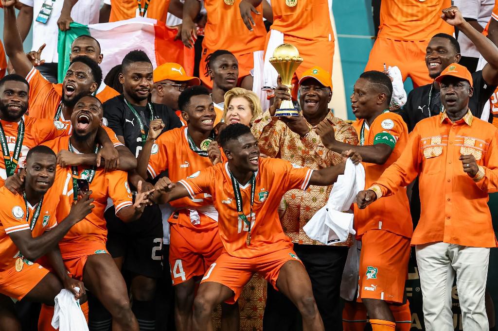 Costa de Marfil vino desde atrás para vencer a Nigeria y proclamarse en la Copa Africana.