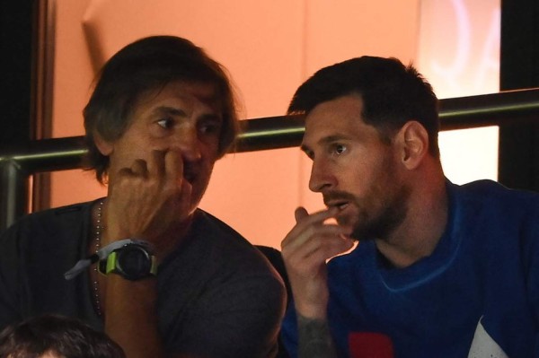 PSG sigue intratable en la Ligue 1 y así fue captado Messi en uno de los palcos; su bonito gesto con una niña