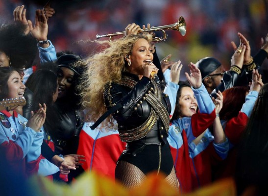 Beyoncé, la reina que brilló en el Super Bowl junto a Bruno Mars y Coldplay