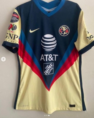Jugadora mexicana rifa una camiseta para una operación de rodilla porque su club se negó a cubrir los gastos