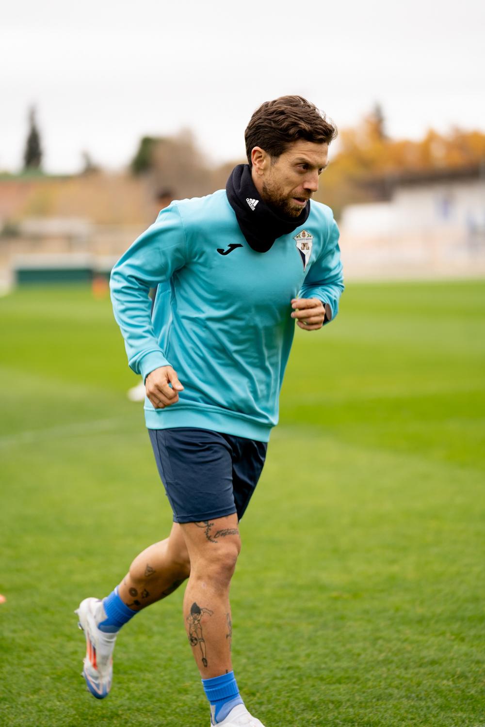 Fue campeón del mundo junto a Messi en Qatar 2022 y reaparece con equipo de tercera división