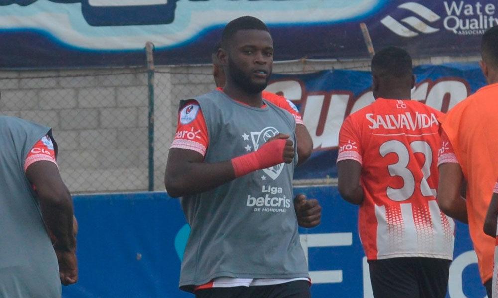 FICHAJES: Cuatro bajas en Motagua y ‘sonsacan’ al Chino López, Olancho FC quiere a delantero legionario y el futuro de Michaell Chirinos