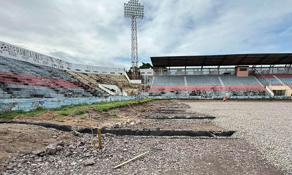 ¡Será una mesa de billar! Así luce el estadio Ceibeño con sus trabajos de remodelación en sus engramillado