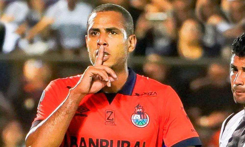 Con dos hondureños involucrados, así fue la tremenda pelea en la final que coronó a Antigua en Guatemala