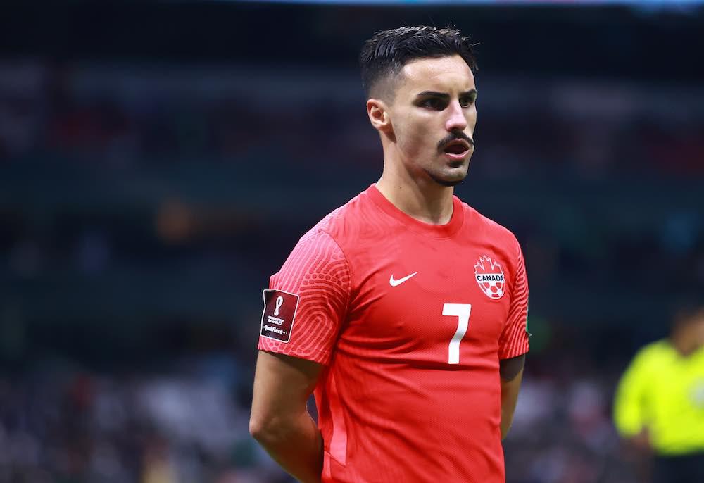 ¡Davies vale 17 veces más que Choco Lozano! La descomunal diferencia millonaria entre las plantillas de Canadá-Honduras