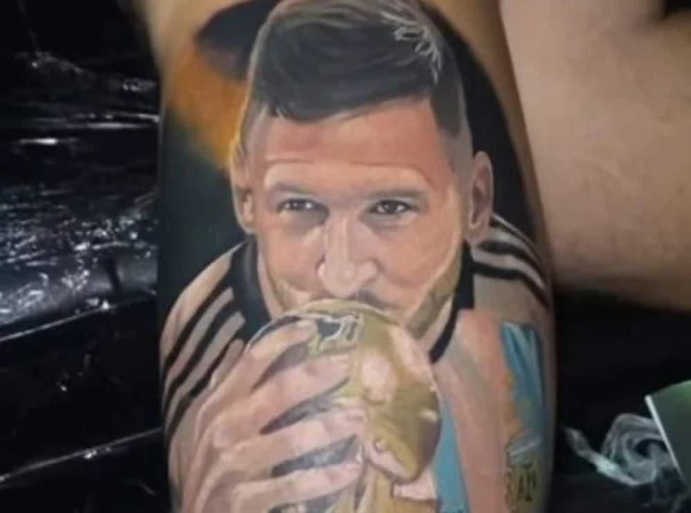 Del “¿qué mirás, bobo?” al beso de Messi a la Copa del Mundo: locura desenfrenada por los tatuajes de Argentina