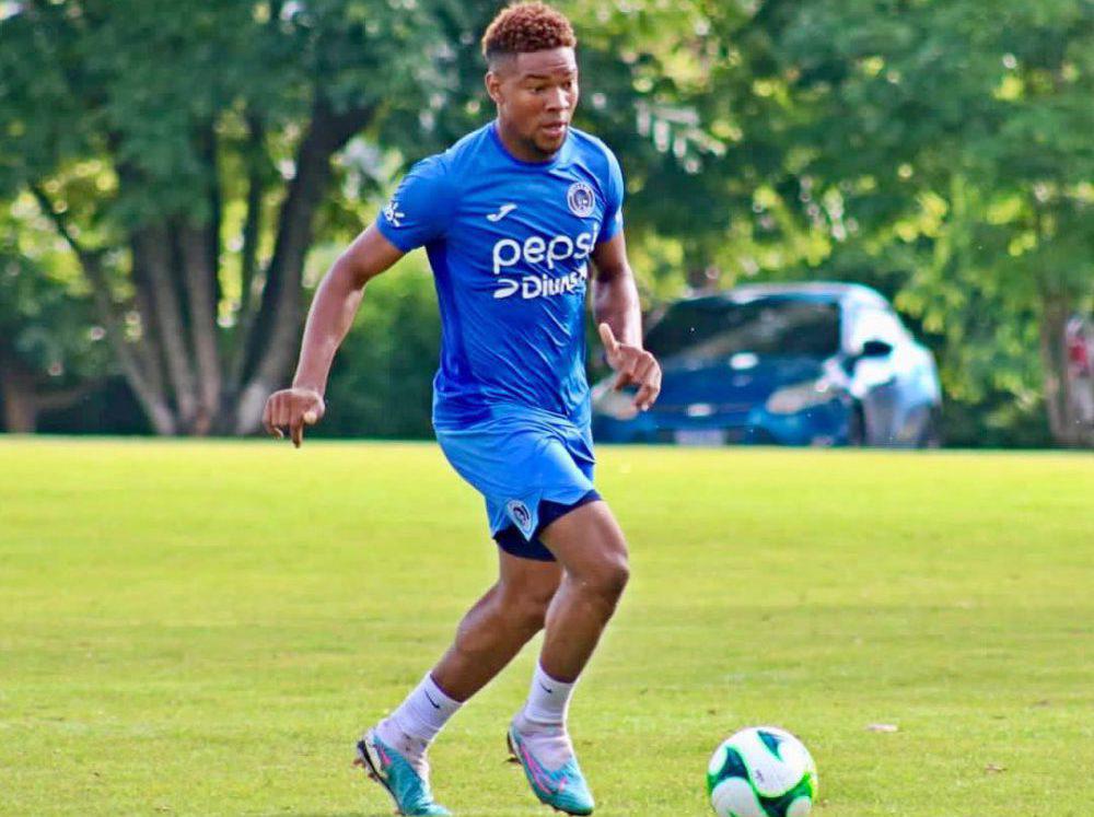 Cristel Osorio, la bella periodista deportiva que fue conquistada por jugador de Motagua y de la Selección Nacional