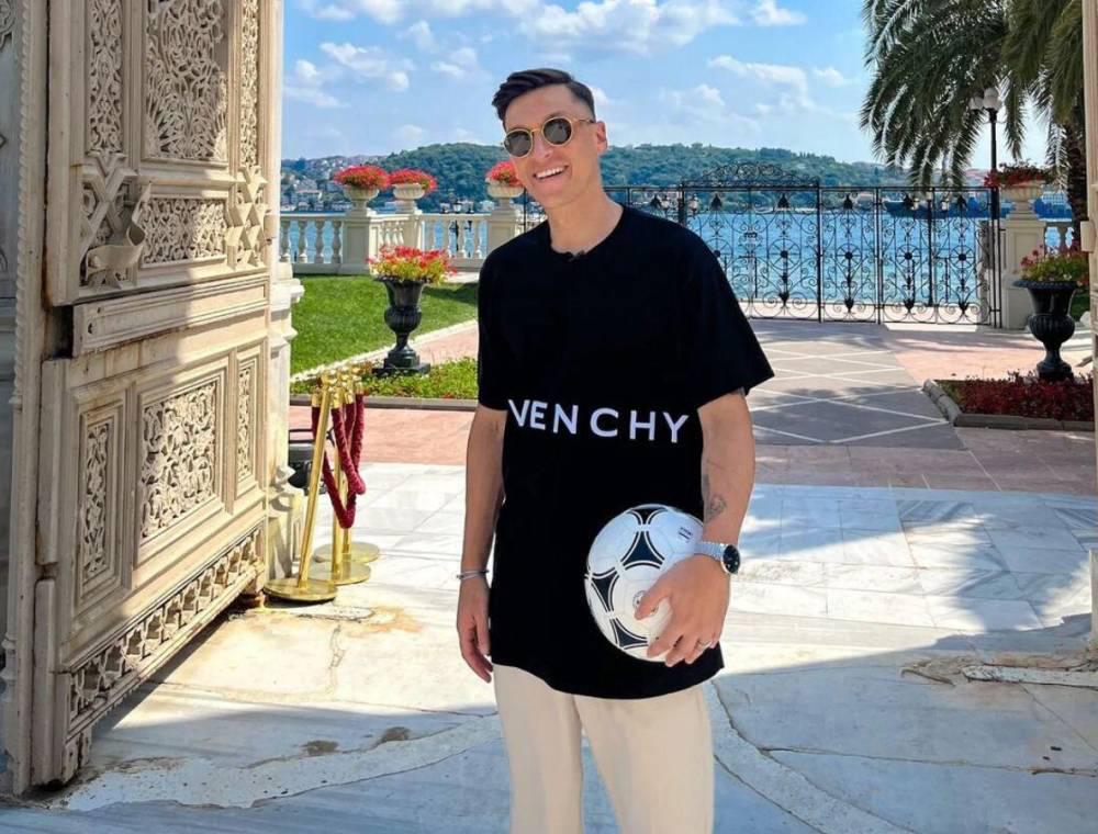 Ex Real Madrid y campeón del Mundo con Alemania: así es el increíble cambio físico que ha tenido Mesut Özil tras su retiro