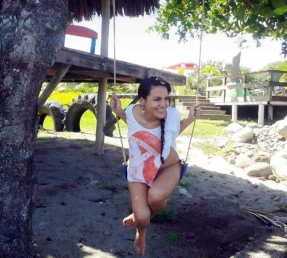 ¡UN ESPECTÁCULO! Así es Natalia Villars, la bomba sexy de la radio en Honduras
