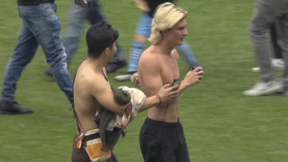 Fiestón en el Manchester City: Guardiola fumándose puros, descontrol de los aficionados y el que confundió a Erling Haaland