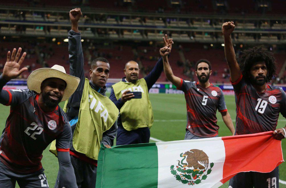 Nueva Caledonia se roba el amor de los mexicanos, ¿qué objeto le dieron al portero de Jamaica que es tendencia mundial?