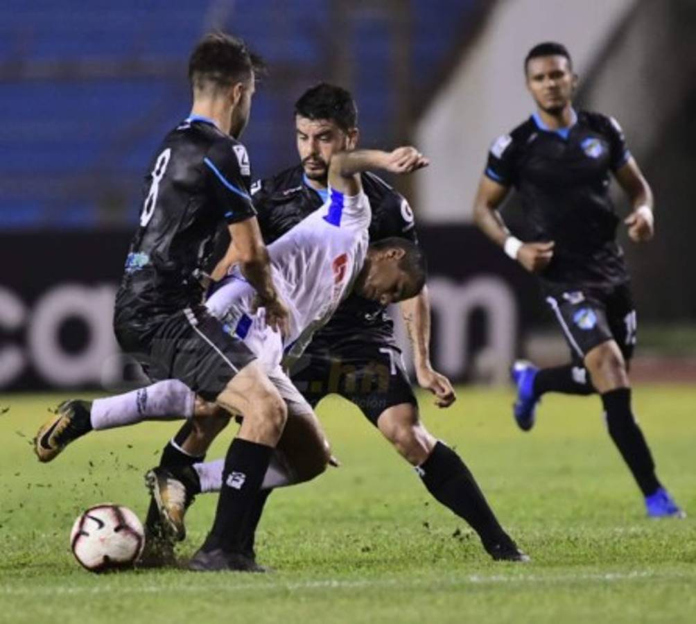 NO SE VIO EN TV: La máscara de Beckeles y la nueva cábala de Pedro Troglio
