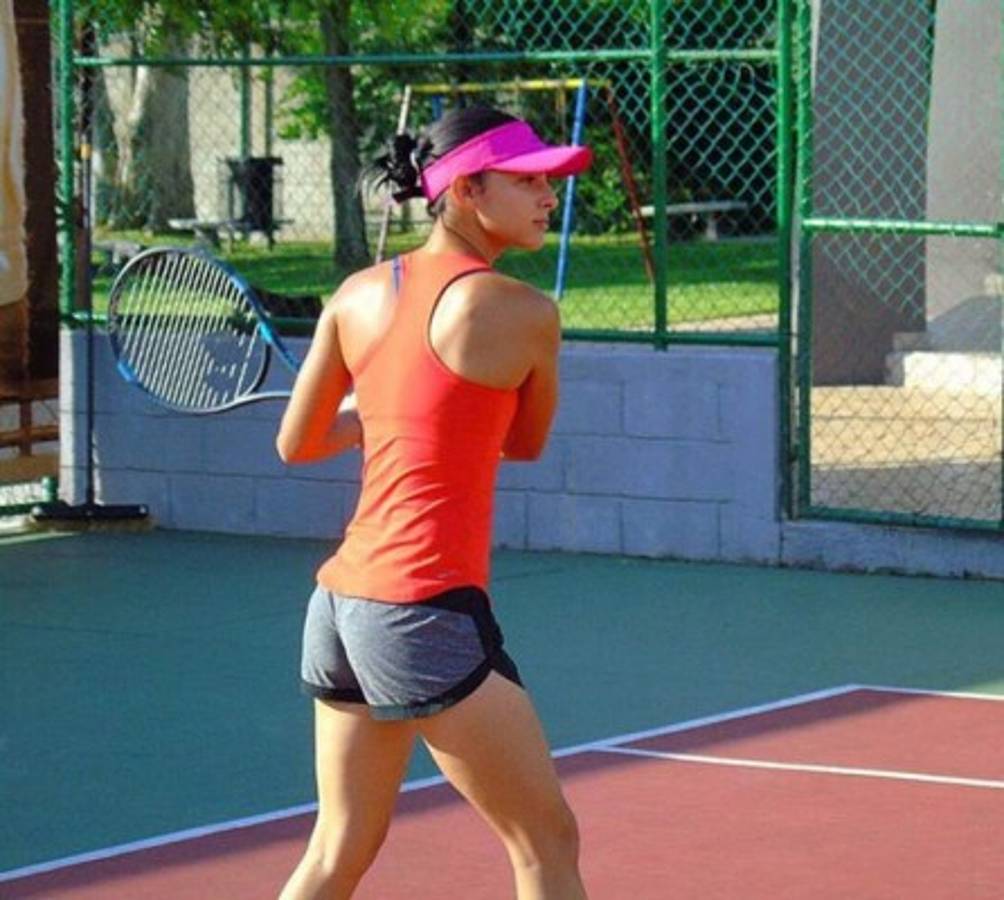 Narella Simondini, la bella tenista argentina que reside en Honduras