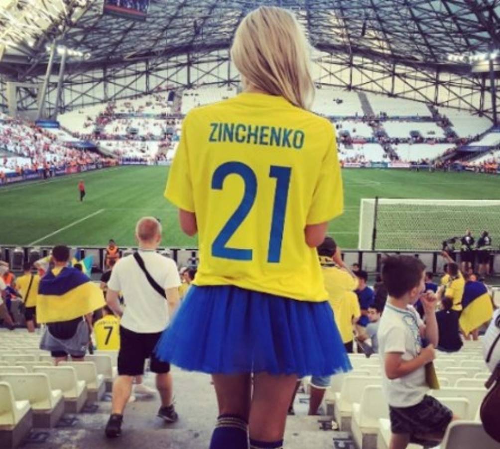 ¡Hizo un Casillas! Zinchenko besa en plena entrevista a Vlada Shcheglova, reportera ucraniana