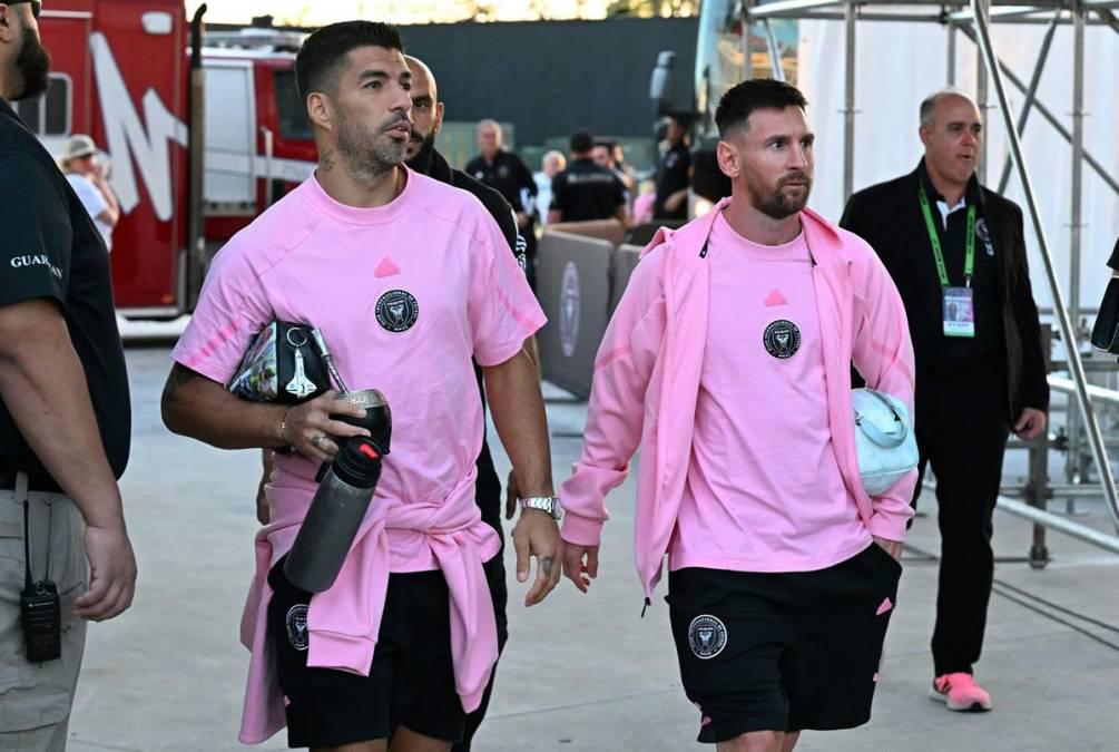 Beso a Messi, lindo gesto de Leo con Newell’s y el jugador que se llevó la camisa del “10” en su partido más especial