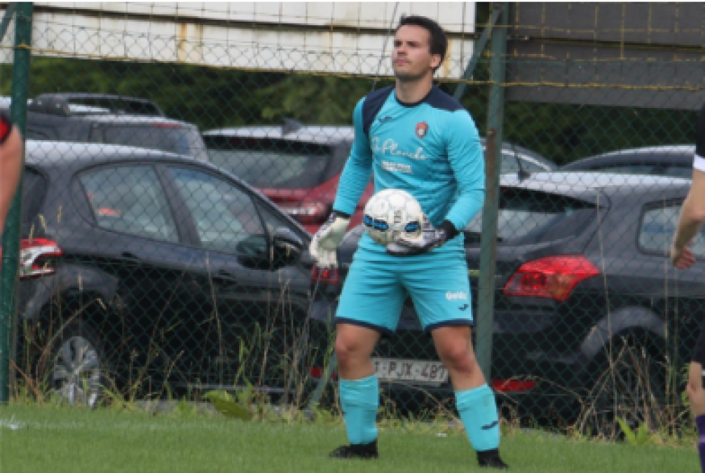 Lamentable y trágico: Portero fallece en pleno partido después de tapar un penal en Bélgica