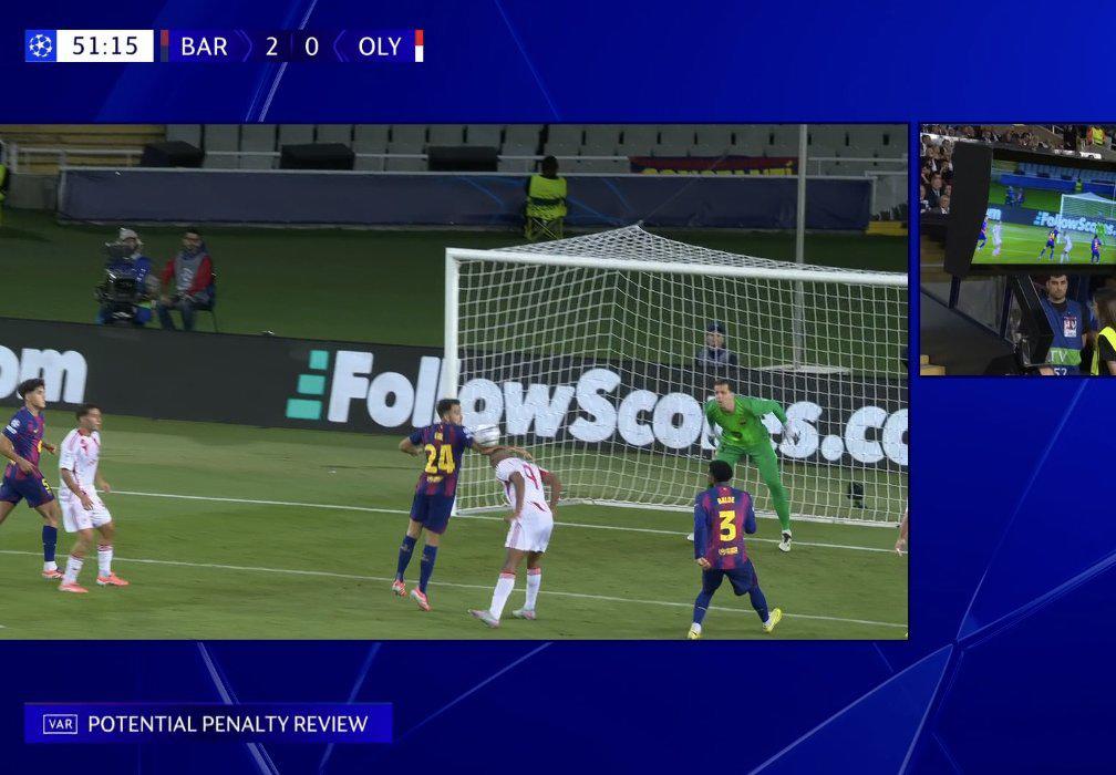 El doble error del árbitro que benefició a Barcelona en la paliza, insólita jugada que el VAR señaló y beso a Nicki Nicole