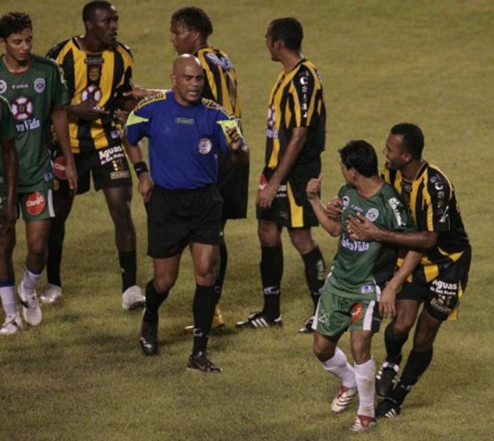 Los 11 futbolistas con más expulsiones en la historia de la Liga Nacional