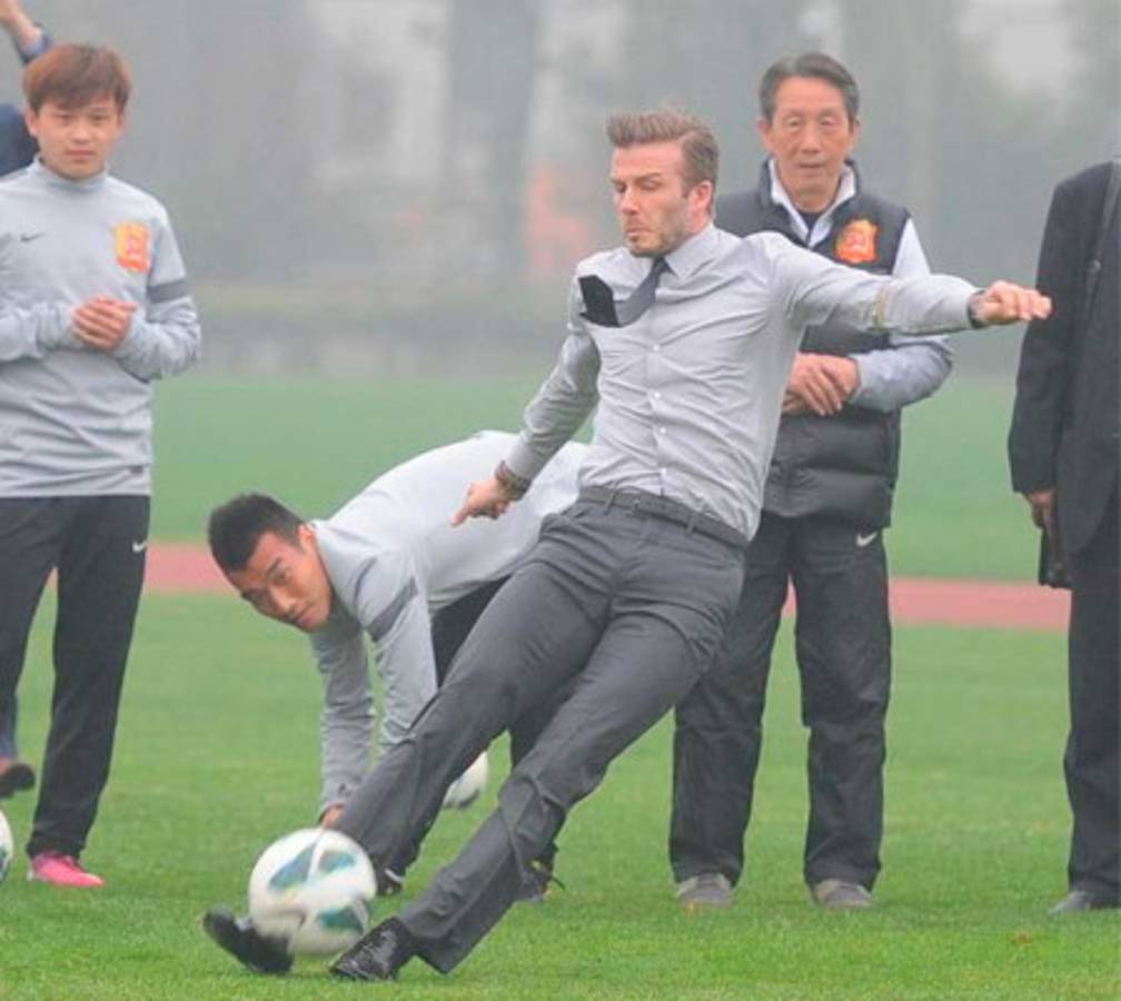 David Beckham tuvo una cómica caída durante su estancia en China |