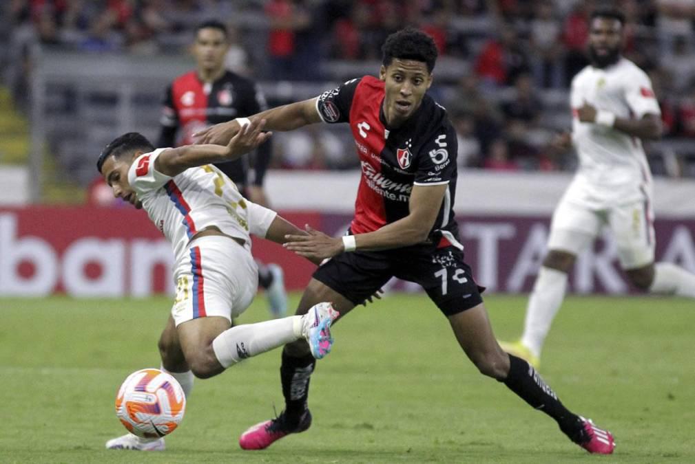 Los gestos de amargura de Troglio, la tristeza de Olimpia y el que festejó a lo Messi en la remontada del Atlas