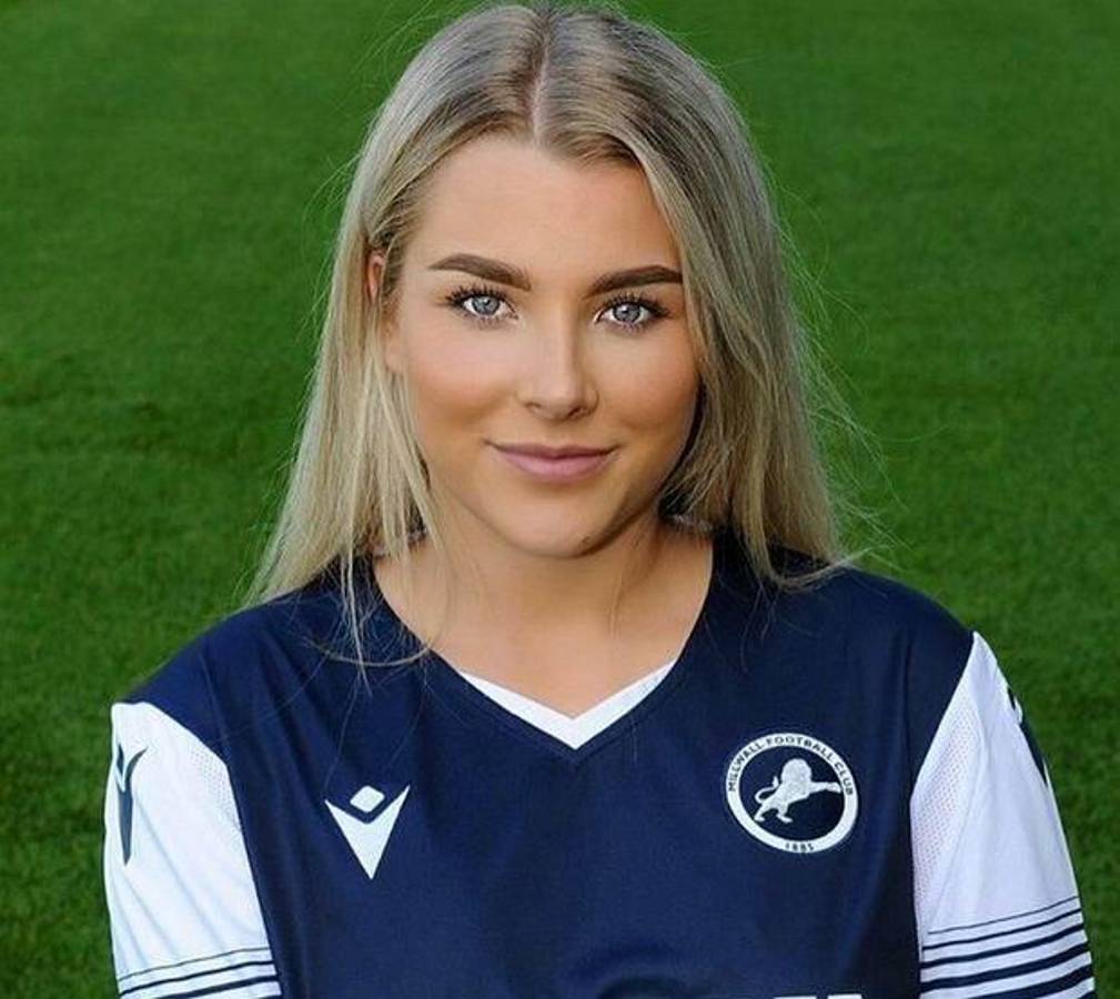 La echaron de su club por un video, se hizo millonaria en OnlyFans y regresa al fútbol después de seis años