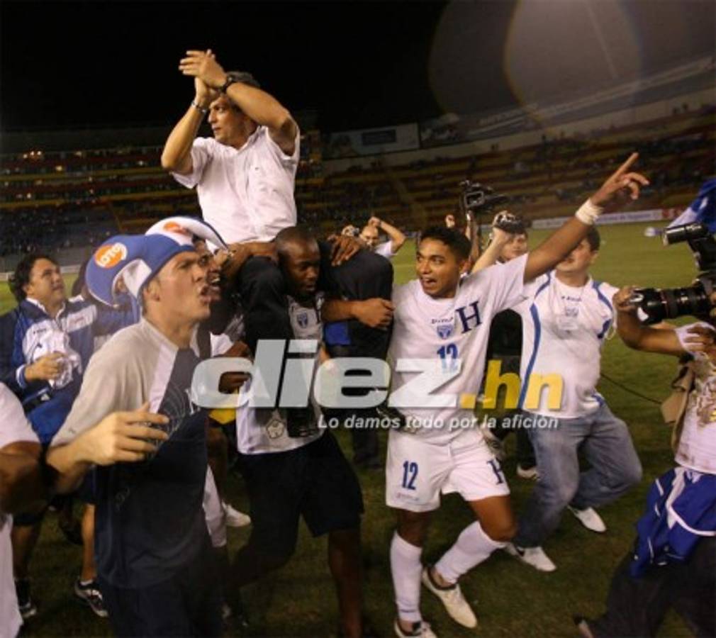 La entrevista de Emilio Izaguirre en 16 fotos