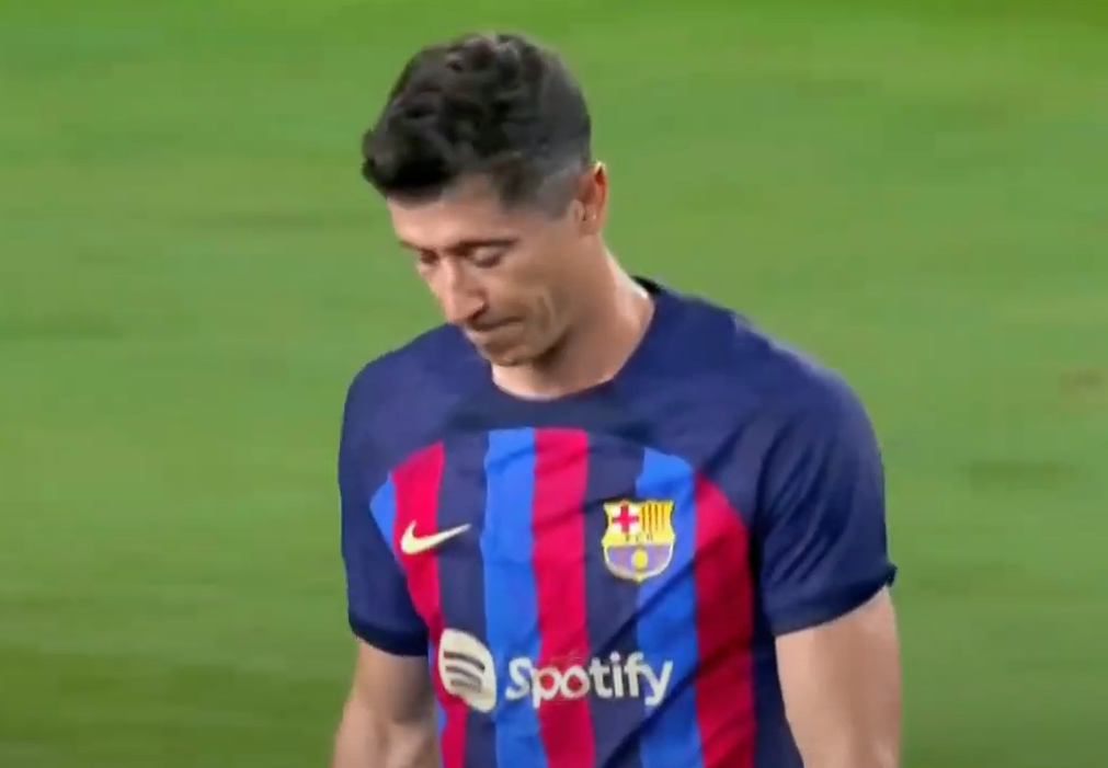 El gesto de Lewandowski tras terminar el partido y codazo de Busquets a Falcao; así fue el penal que pidió todo el Barcelona