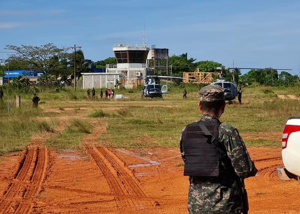 ¡En barco, avión y en burro! Así se trasladaron las maletas electorales a los lugares más recónditos de Honduras