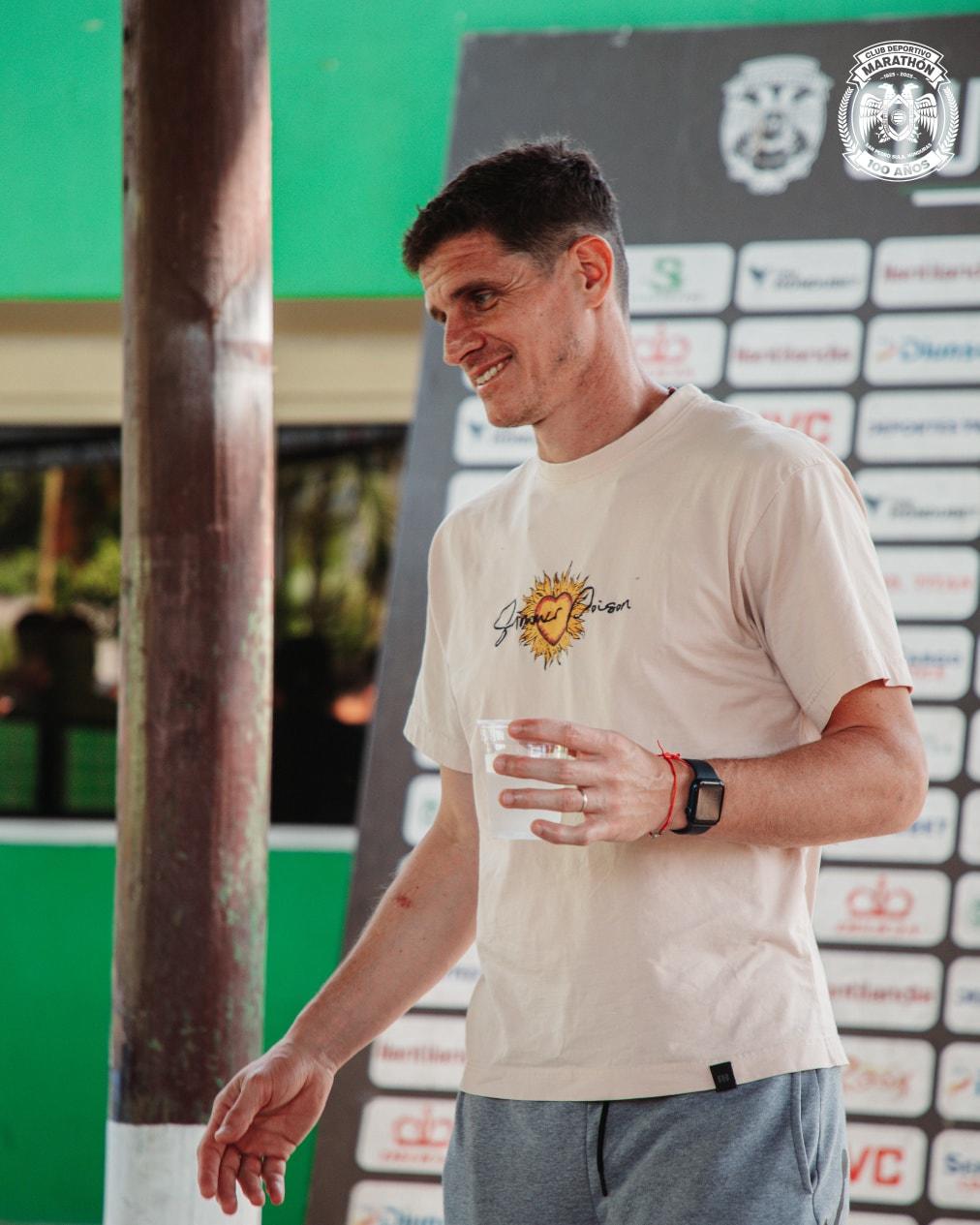 ¡Convivencia verdolaga! Marathón deja atrás los malos resultados y la plantilla disfruta de un asado