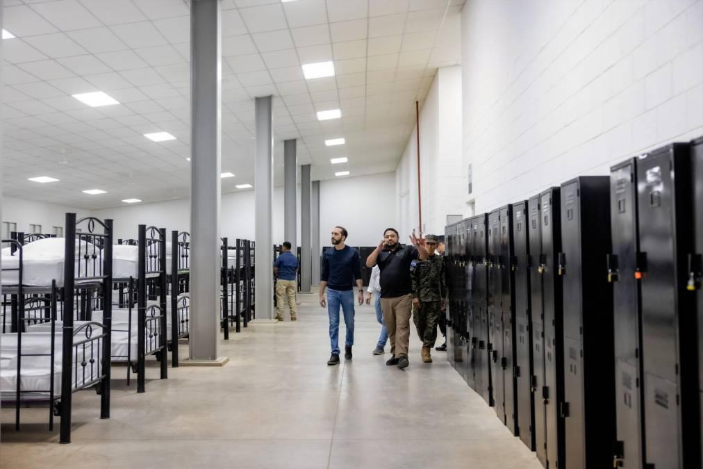 Es la más grande de América y así la llama el gobierno: Esta es la megacárcel para pandilleros que Bukele inauguró en El Salvador